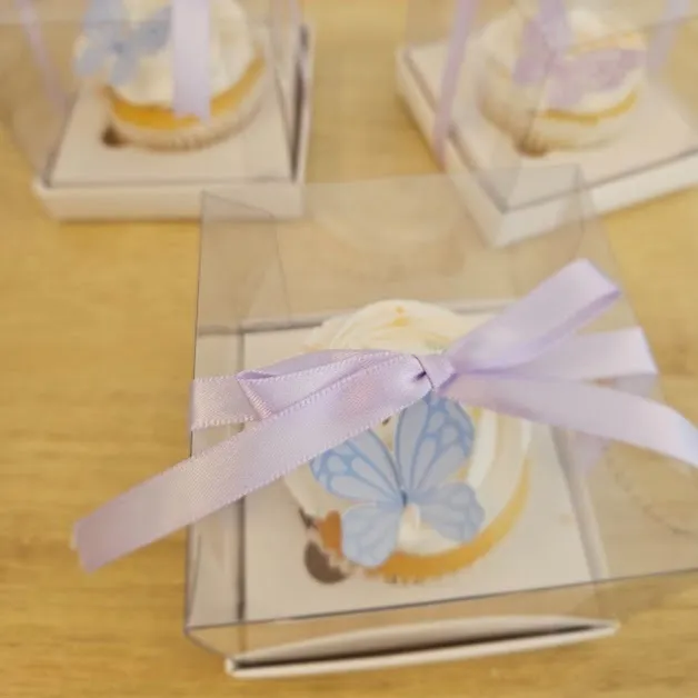 Cupcake de mesversário personalizado com tema e número do mês — foto 2