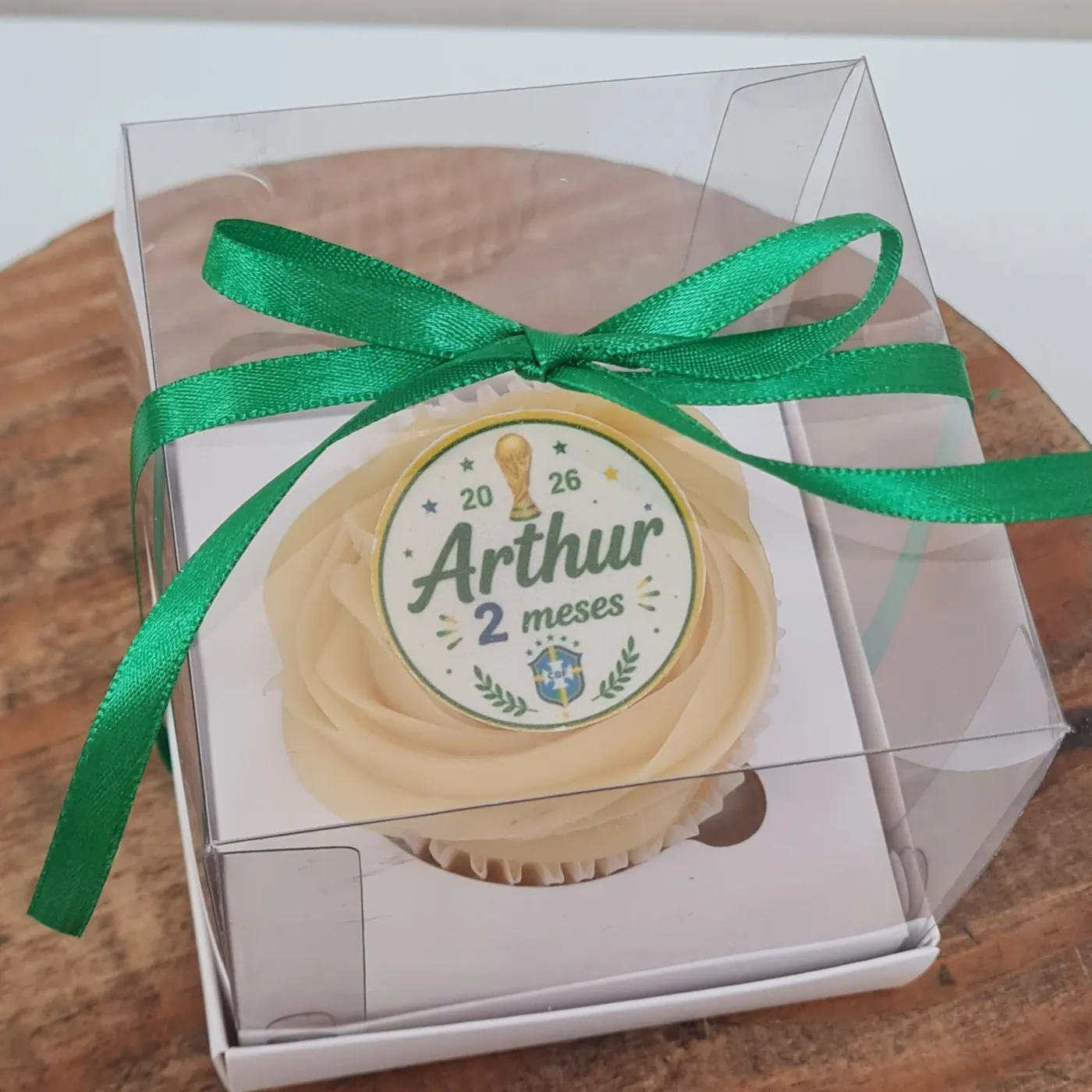 Cupcake de mesversário personalizado com tema e número do mês — foto 4