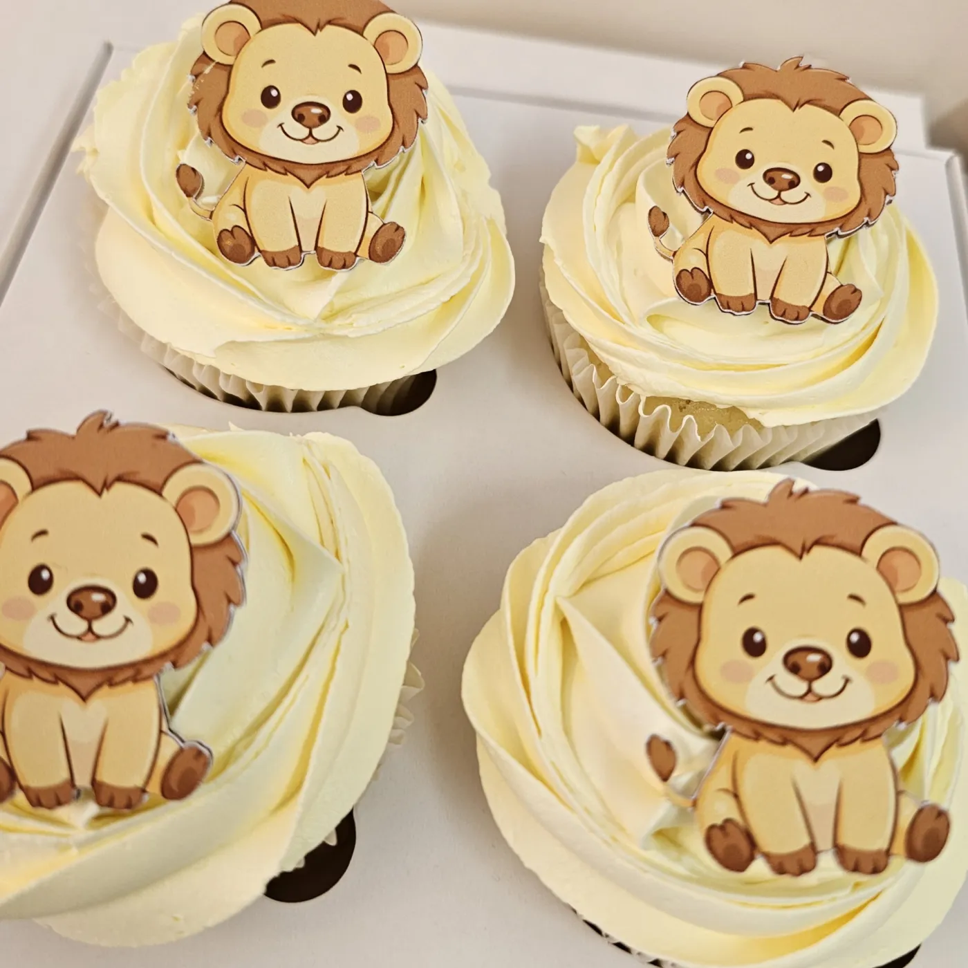 Cupcake de mesversário personalizado com tema e número do mês — foto 6