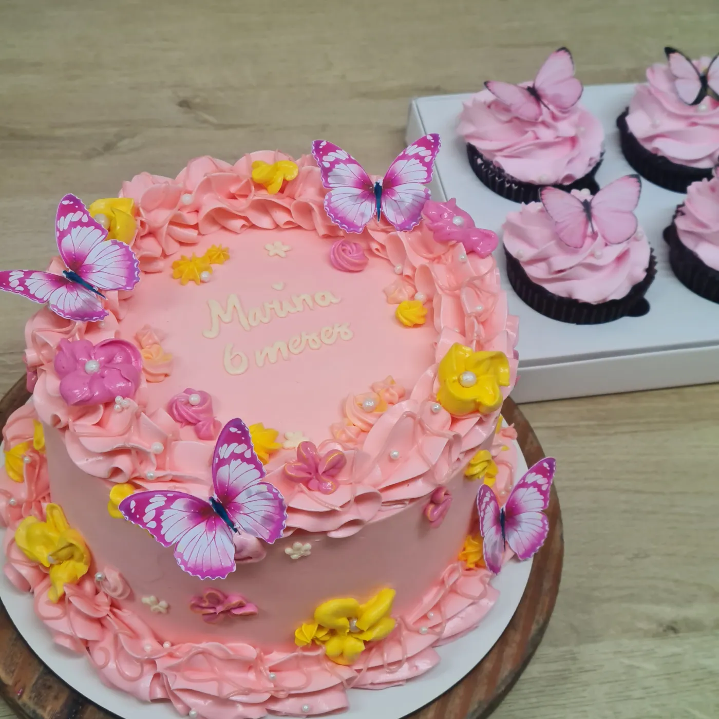 Kit com cupcake e bolo personalizado para mesversário — foto 2