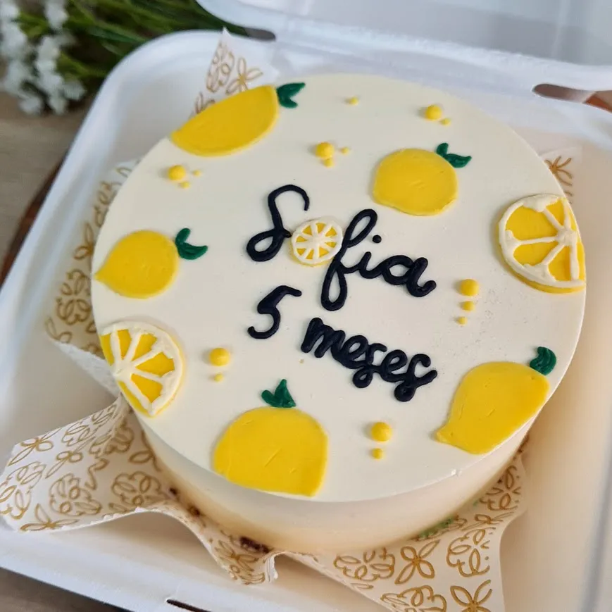 Bento cake decorado com limões de 5 meses da Sofia