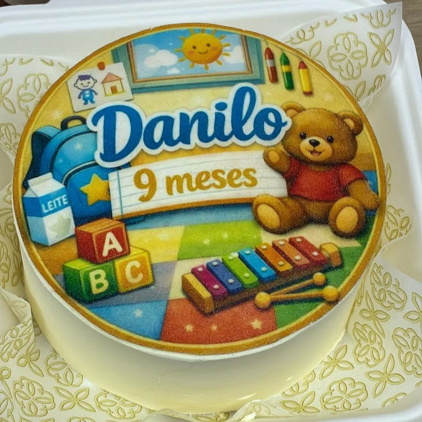 Bolo decorado com papel arroz personalizado com foto e personagens — foto 2