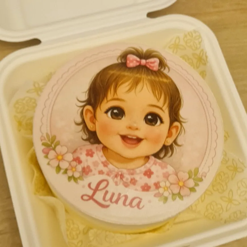 Bolo decorado com papel arroz personalizado com foto e personagens — foto 5
