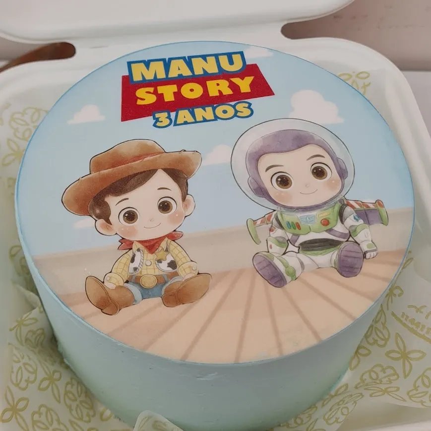 Bolo decorado com papel arroz personalizado com foto e personagens — foto 3