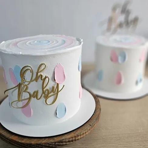 Bolo de chá revelação decorado com tema rosa e azul — foto 4
